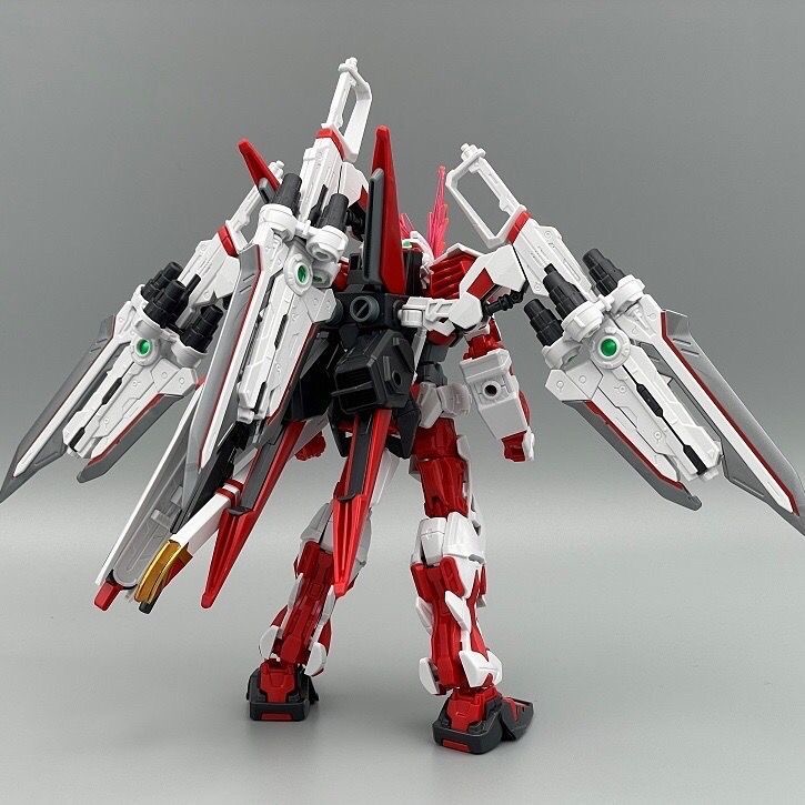 アストレイ レッドフレーム ガンダム組立モデルキット 赤白メ - Model Kit Gundam のレビューと価格