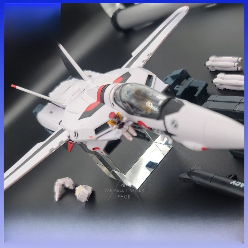 マクロス VF-1S 一騎士ヴァルキリー変形戦闘機 オリジナ - Model Kit Valkyrie のレビューと価格